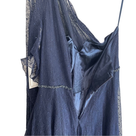 New! Mac Duggal - 11244 Lace Asymmetric A-Line Gown - Picture 10 of 11